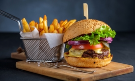 Burgermenu of schotel voor dine-in of afhaal bij 't Frietoord